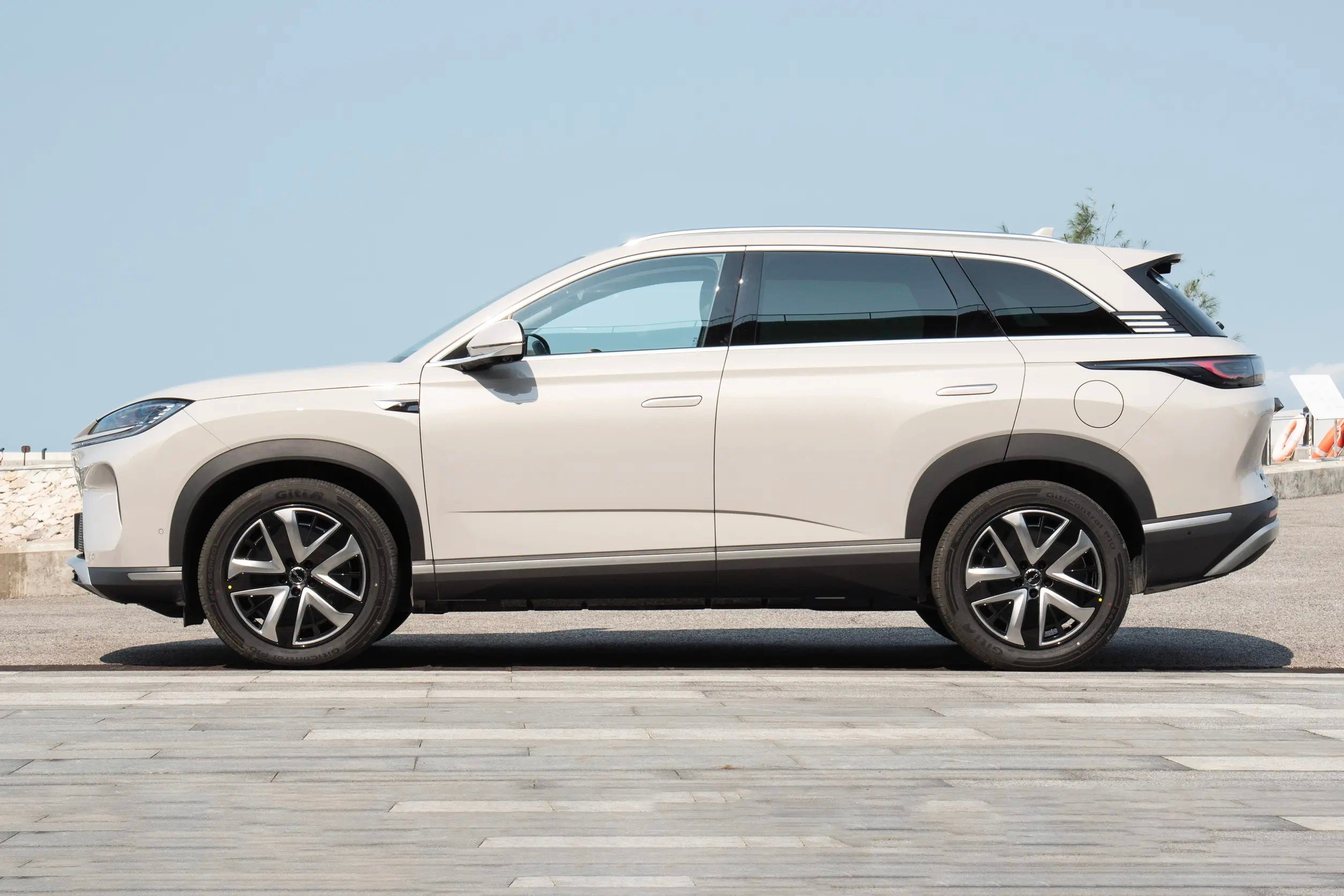 2025 BYD Sealion 07 DM gallery image 3