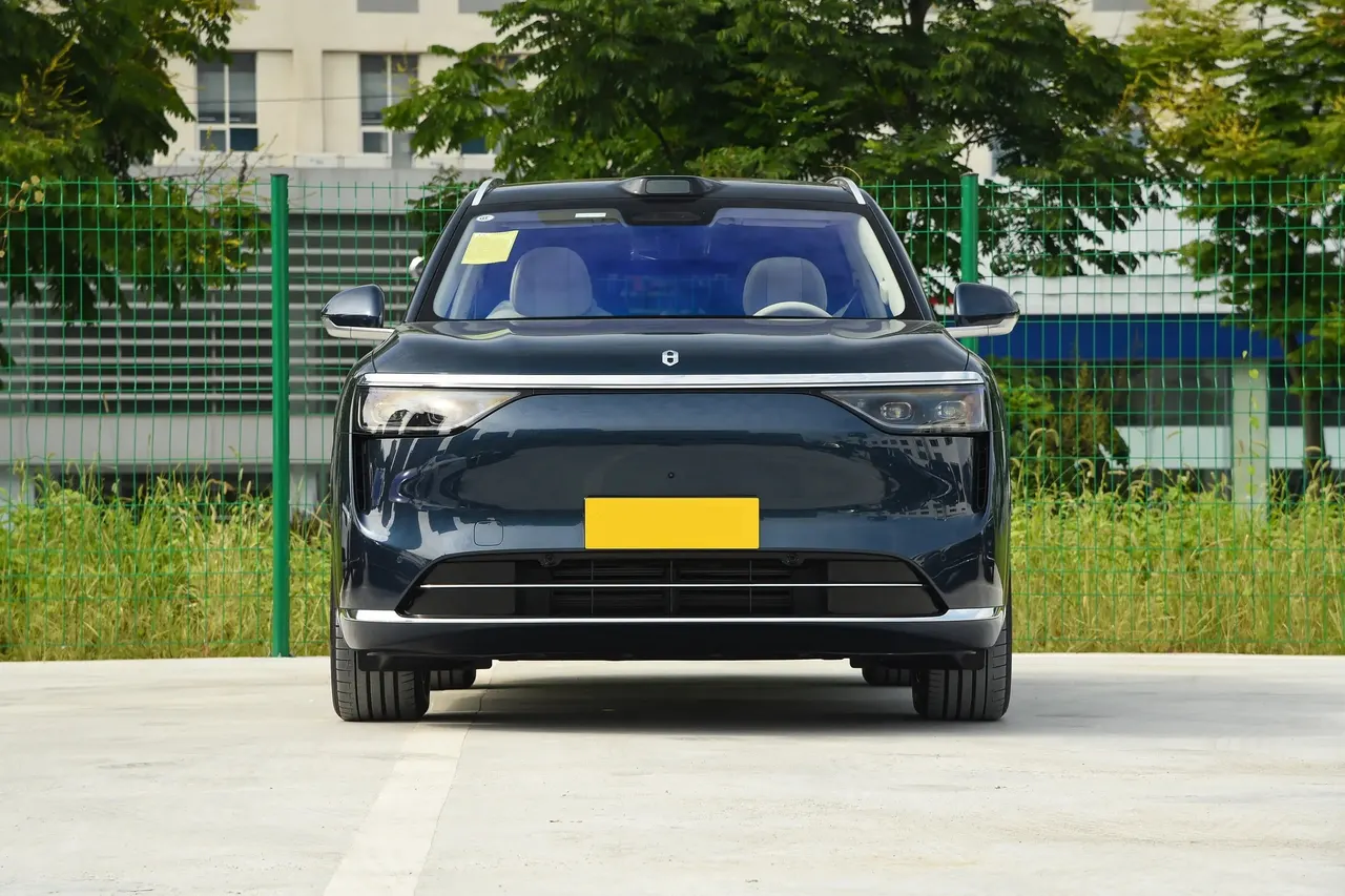 2025 Aito M8 鈥?image 2