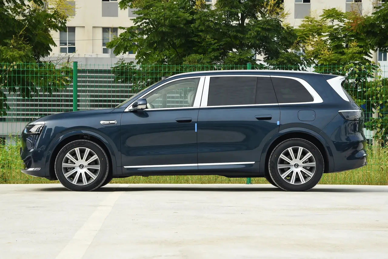 2025 Aito M8 鈥?image 3