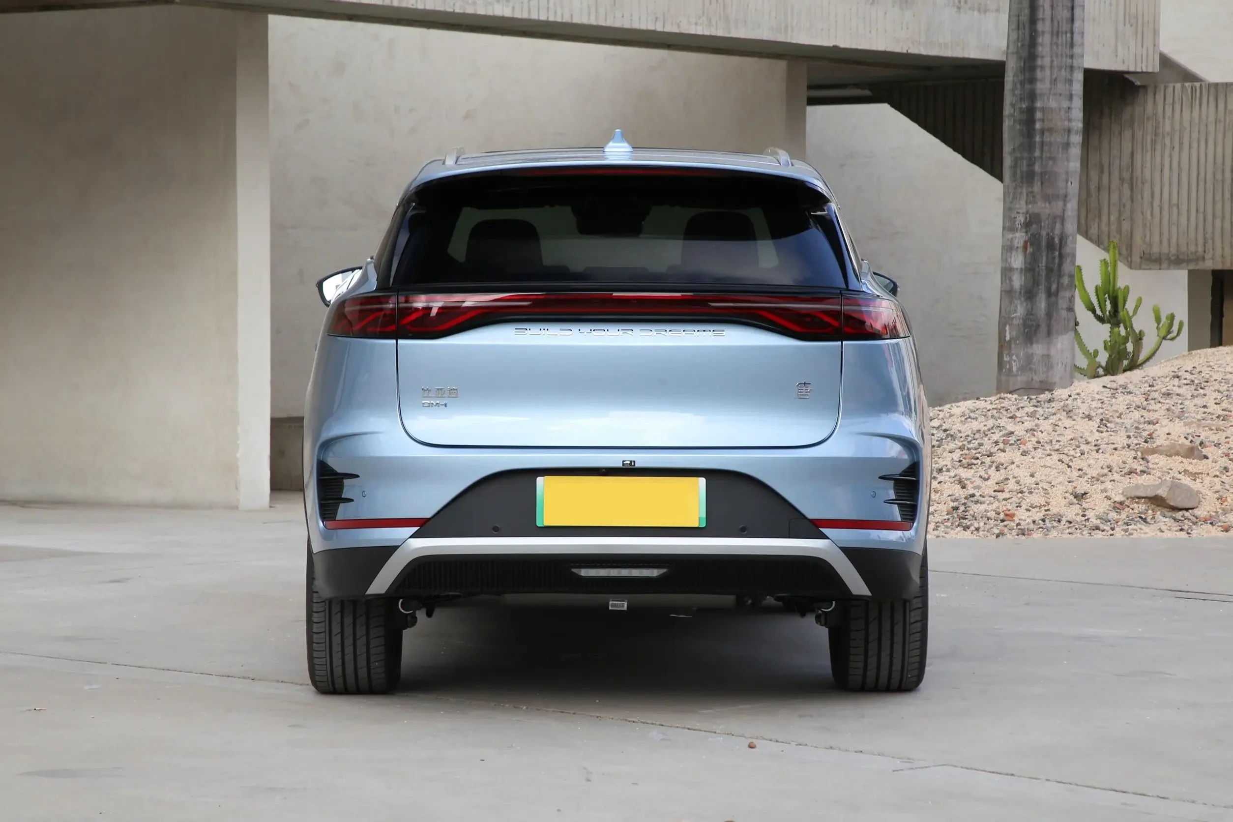2025 BYD Tang DM-i — image 5