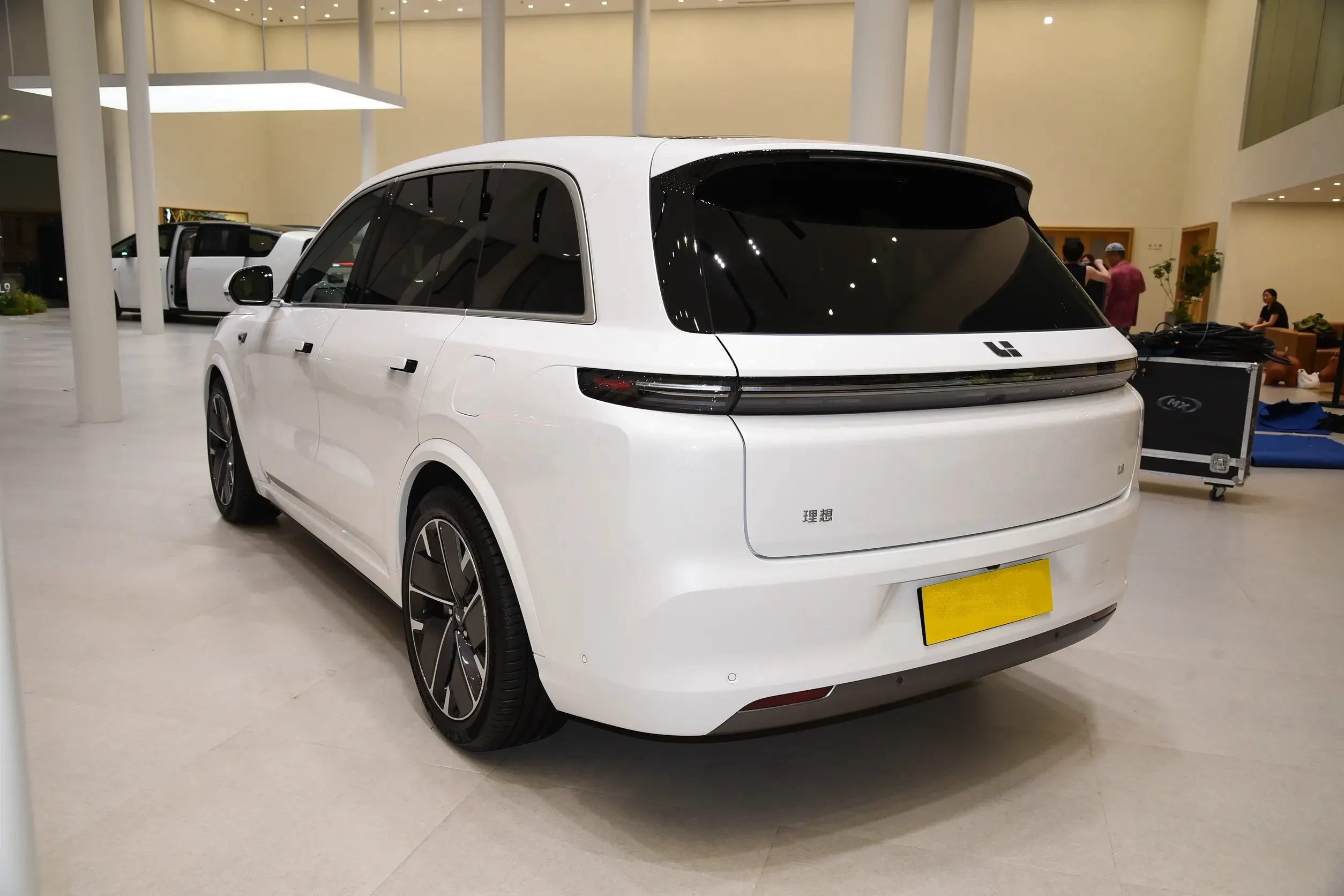 2025 Li Auto L8 鈥?image 3