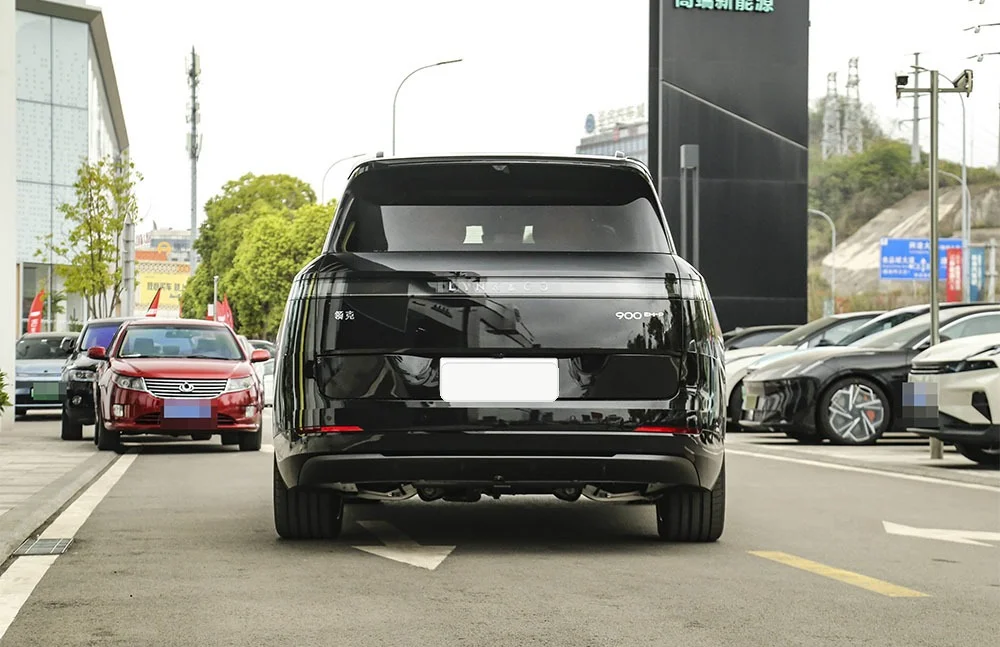 Lynk & Co 900 PHEV 2025