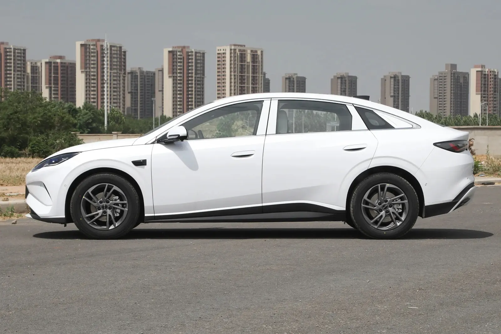 2025 BYD Seal 06 EV 鈥?image 3