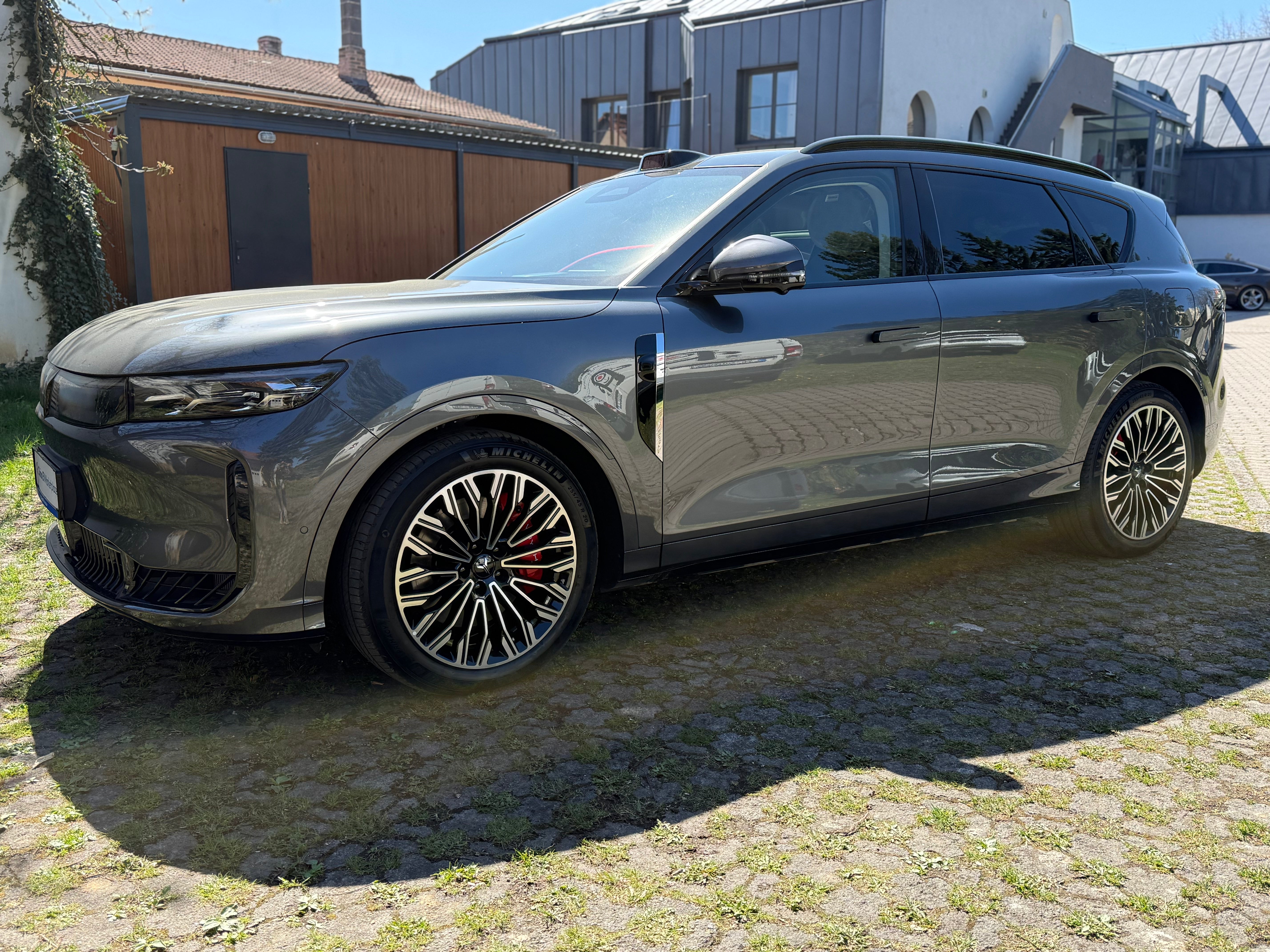 Voyah Free+ AWD side view